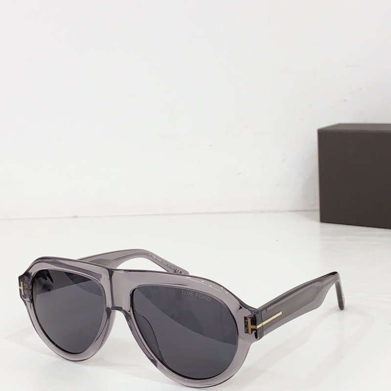 TOM FORD
